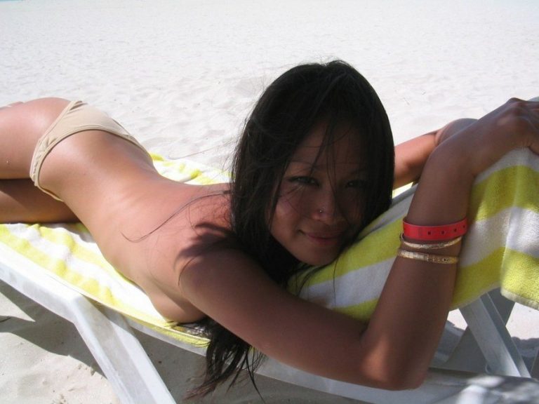 Beautiful Asian Girls On The Beach Beautiful Asian Girls On The Beach