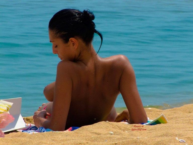 Black Candid Topless Beach Black Candid Topless Beach