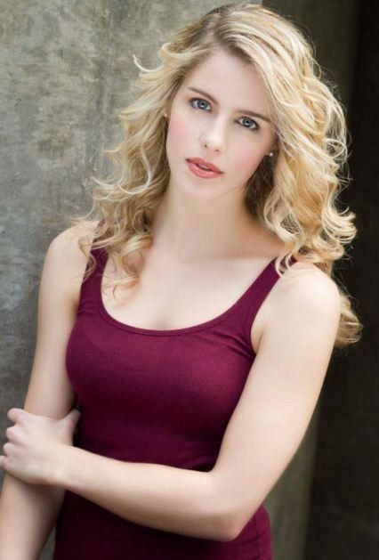 Emily Bett Rickards Sexy Actress Naked Porn Pics Emily Bett Rickards Sexy Actress Naked Porn Pics
