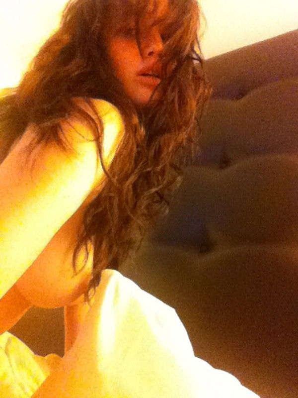 Jennifer Lawrence Naked Selfie Side Boob Jennifer Lawrence Naked Selfie Side Boob