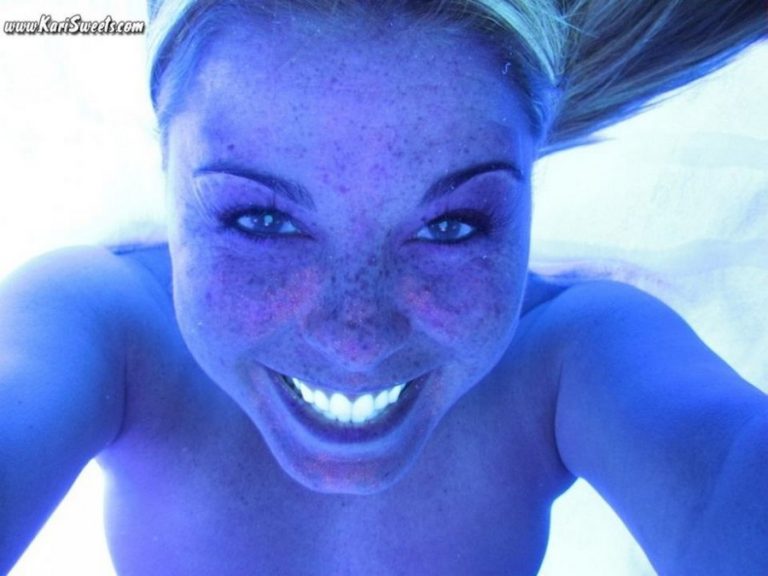 Kari Sweets Tanning Bed Kari Sweets Tanning Bed