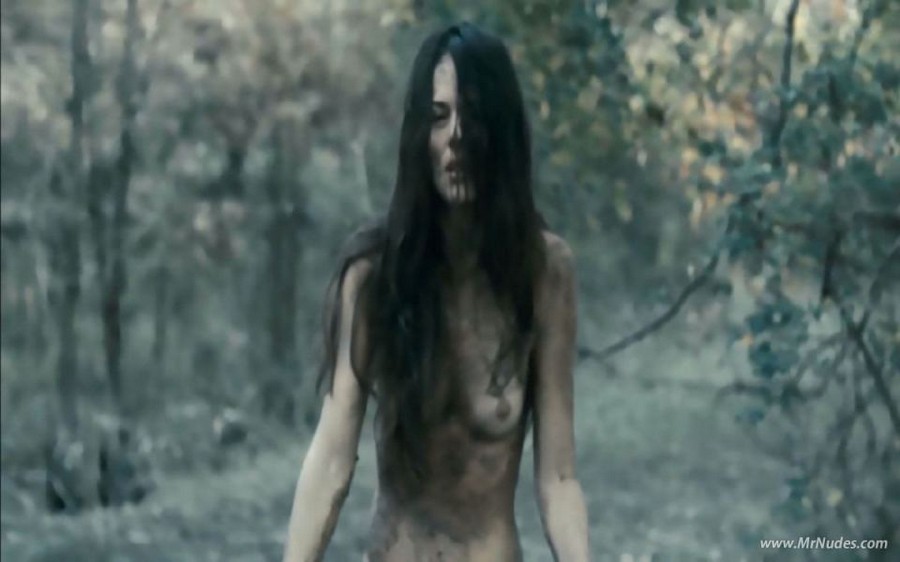 Sarah Butler Nude
