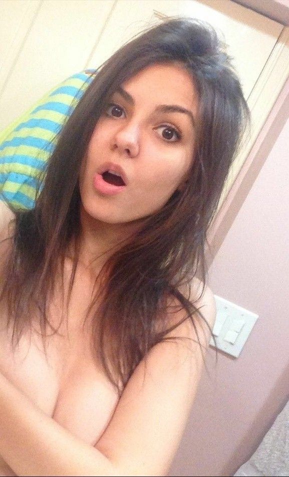 Victoria Justice Naked Selfie Photo