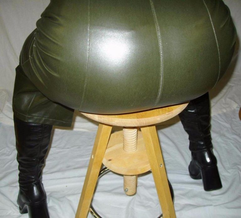 Woman Fucked In Rubber Boots
