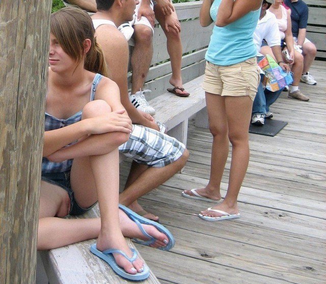 Accidental Public Pussy Slip
