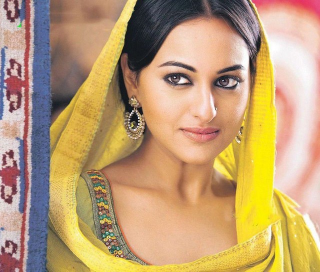 Actress Sonakshi Sinha Hot Actress Sonakshi Sinha Hot