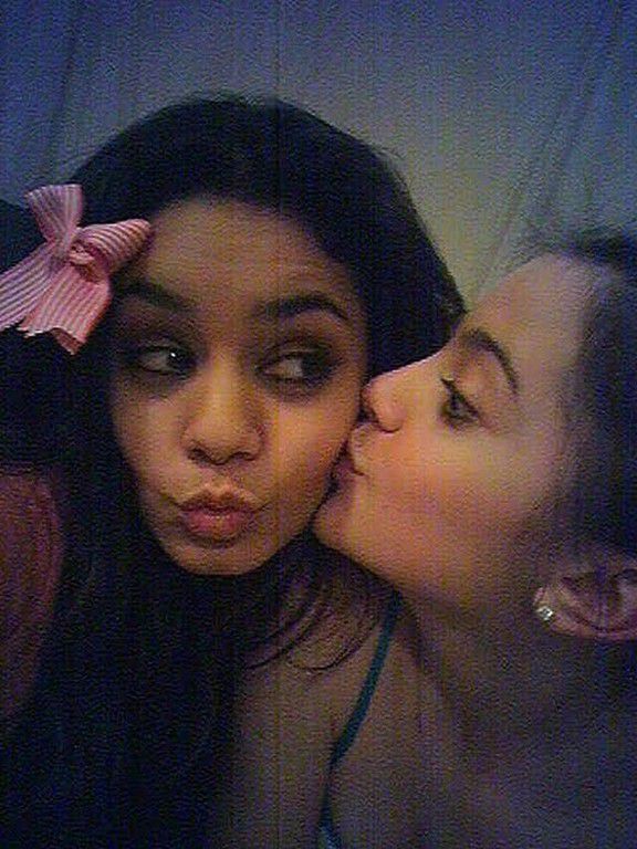 Alexa Nikolas And Vanessa Hudgens