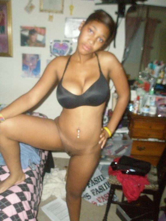 Amateur Ebony Posing At Home Amateur Ebony Posing At Home