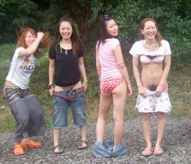 Amateur Girls Flashing Outdoors