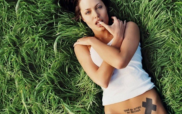 Angelina Jolie Cross Tattoo Angelina Jolie Cross Tattoo