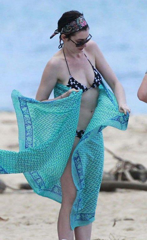 Anne Hathaway Bikini Anne Hathaway Bikini