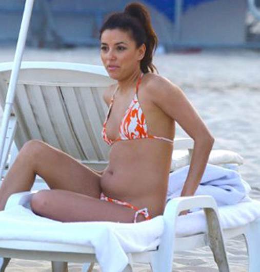 Attractive Celeb Eva Longeria Is On The Beach