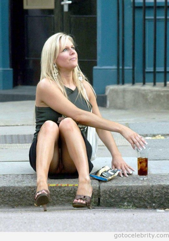 Celebrity Upskirt No Panties Oops