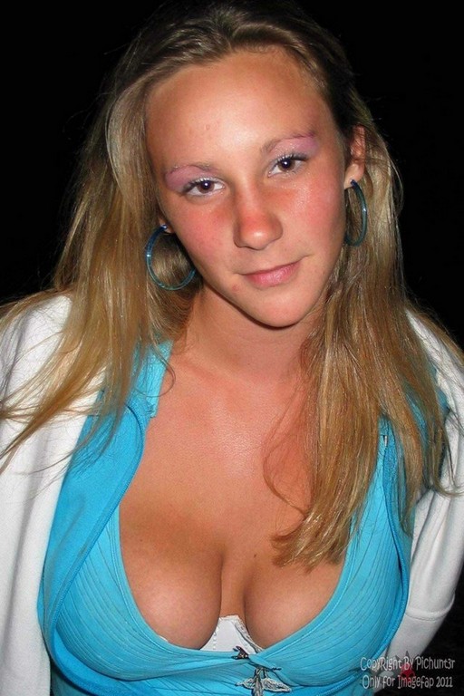 Cutie Tease Cleavage