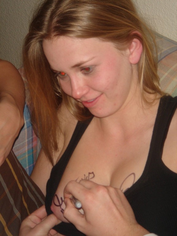 Downblouse And Nipple Slips Downblouse And Nipple Slips