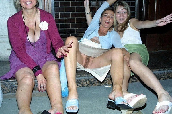 Drunk Accidental Upskirt Hairy Pussy