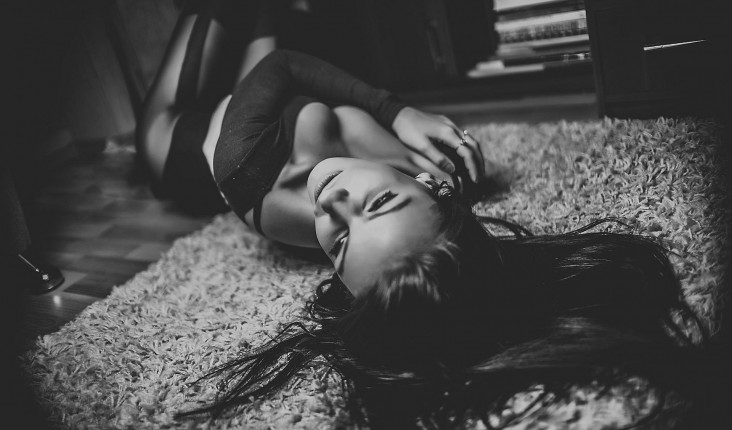 Face Eyes Passion Brunette Lying Angle Chest Legs