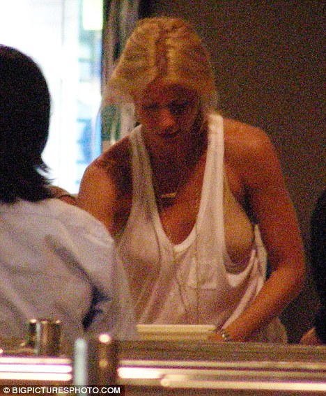 Gwyneth Paltrow No Bra Gwyneth Paltrow No Bra