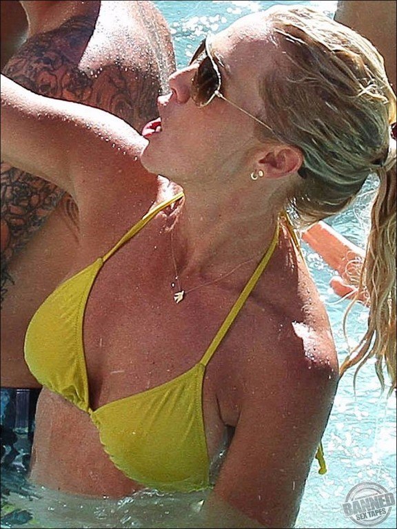 Jennie Garth Bikini Jennie Garth Bikini