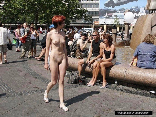 Jenny Set S Nude In Public