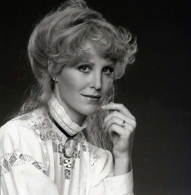 Joanna Kerns Joanna Kerns