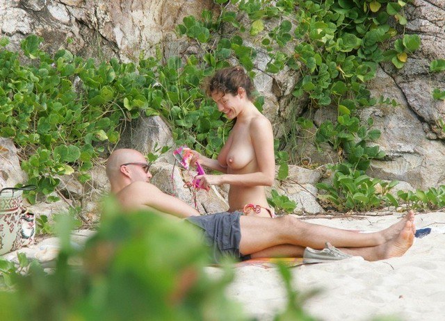 Kelly Brook Nude Paparazzi Kelly Brook Nude Paparazzi