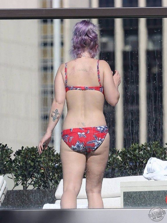 Kelly Osbourne Bikini