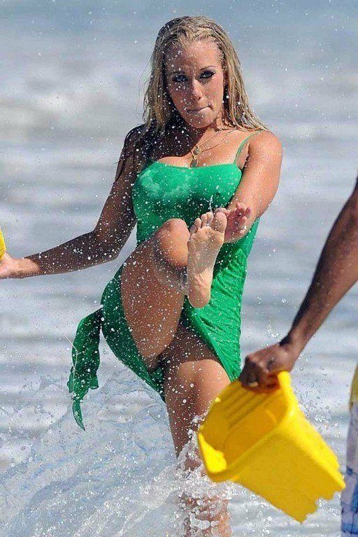Kendra Wilkinson Butt Flash Kendra Wilkinson Butt Flash