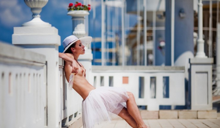 Lips Lovely Half Naked Slender Body Chest Legs Sexy Hat Lips Lovely Half Naked Slender Body Chest Legs Sexy Hat