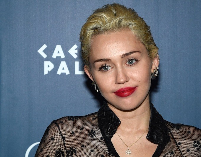 Miley Cyrus Flashes Nipples On Instagram Miley Cyrus Flashes Nipples On Instagram