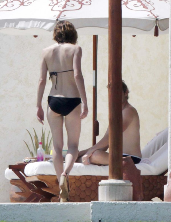Milla Jovovich Bikini Milla Jovovich Bikini