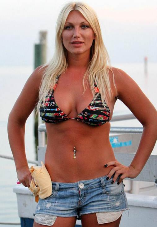 Naked VIPs Hot Brooke Hogan In Live Nude Celebs