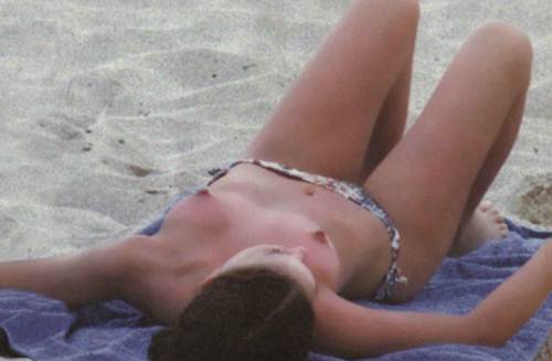 Naked VIPs Natalie Portman Beach Topless In Live Nude Celebs