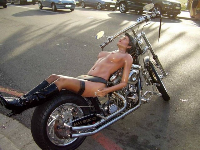 Naked Women On Motorcycles Naked Women On Motorcycles
