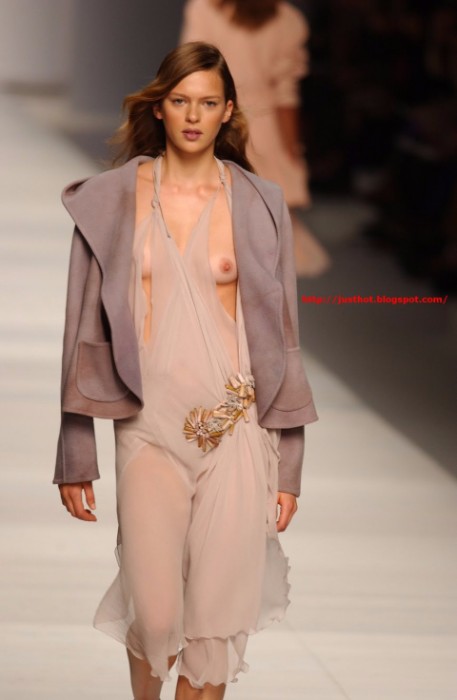 Nude On The Fashion Runway Models Oops