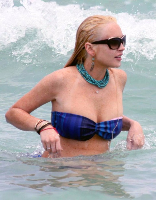 Oops Nipple Slip Lindsay Lohan Wallpaper Oops Nipple Slip Lindsay Lohan Wallpaper