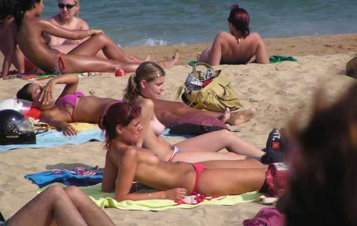 Pretty Teens Reveal Their Awesome Tits On The Beach Pretty Teens Reveal Their Awesome Tits On The Beach