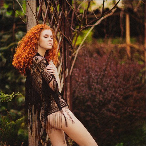 Redhead Showing Sexy Round Ass