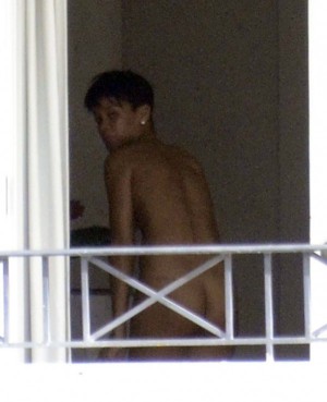 Rihanna Naked On Balcony
