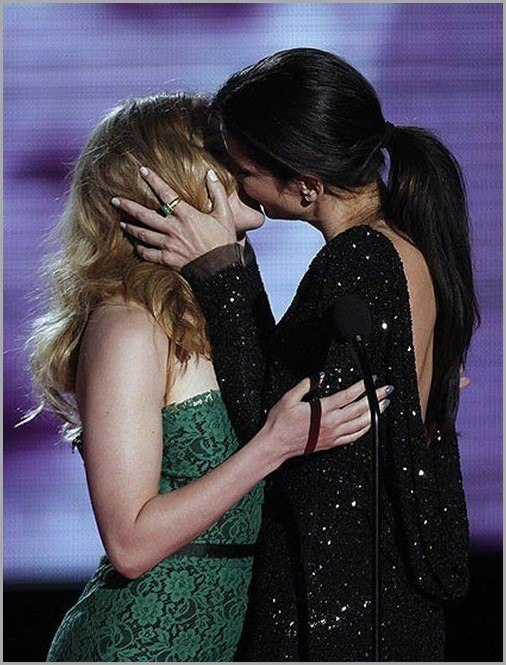 Scarlett Johansson And Sandra Bullock Kiss Scarlett Johansson And Sandra Bullock Kiss