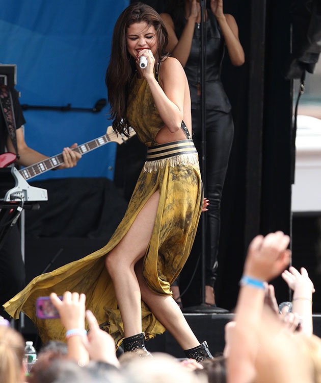 Selena Gomez Malfunction Selena Gomez Malfunction