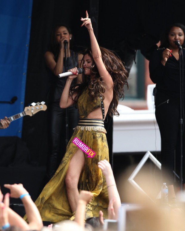Selena Gomez Wardrobe Malfunction Selena Gomez Wardrobe Malfunction