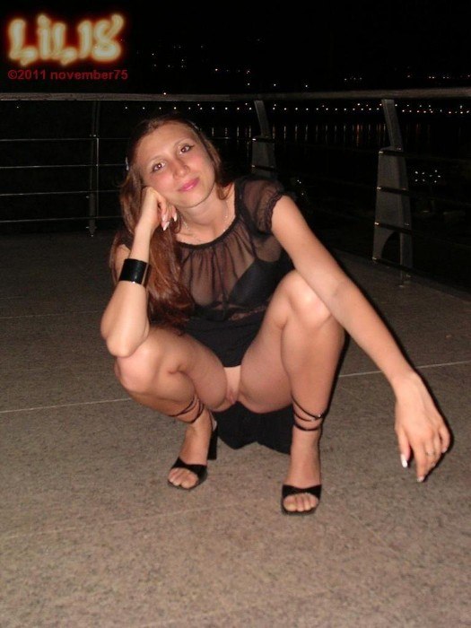 Shaved Pussy Heels Upskirt