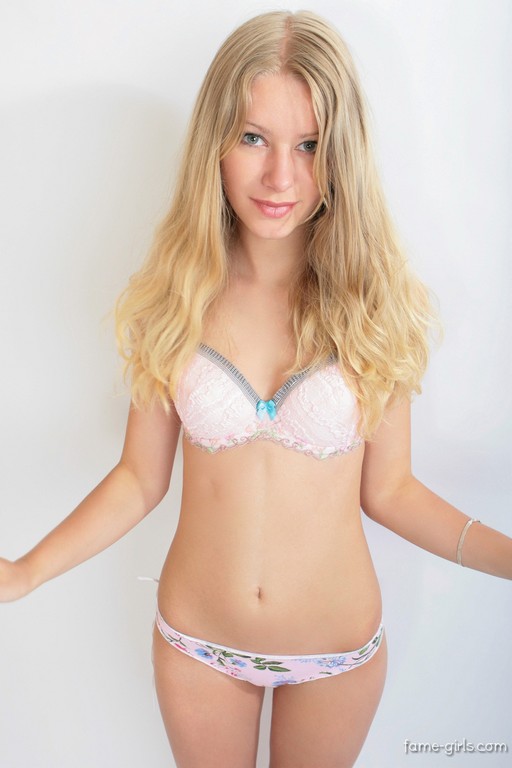 Teen Non Nude Emmie Model Teen Non Nude Emmie Model