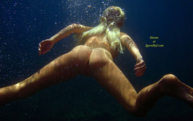 Underwater Nude Diving Girls Underwater Nude Diving Girls