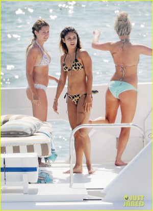 Vanessa Hudgens And Ashley Tisdale Bikini Vanessa Hudgens And Ashley Tisdale Bikini
