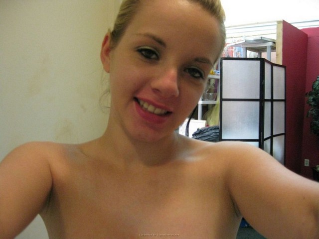 Amateur Blond Self Pics Set Amateur Blond Self Pics Set