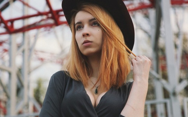 Big Tits Redhead Large Hat Big Tits Redhead Large Hat