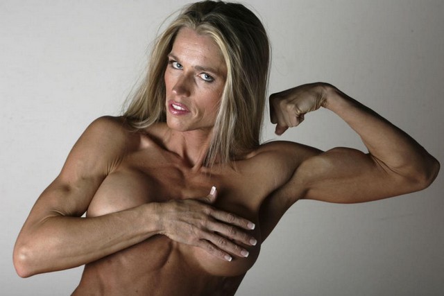 Blonde Muscle Milf Showing Her Titties